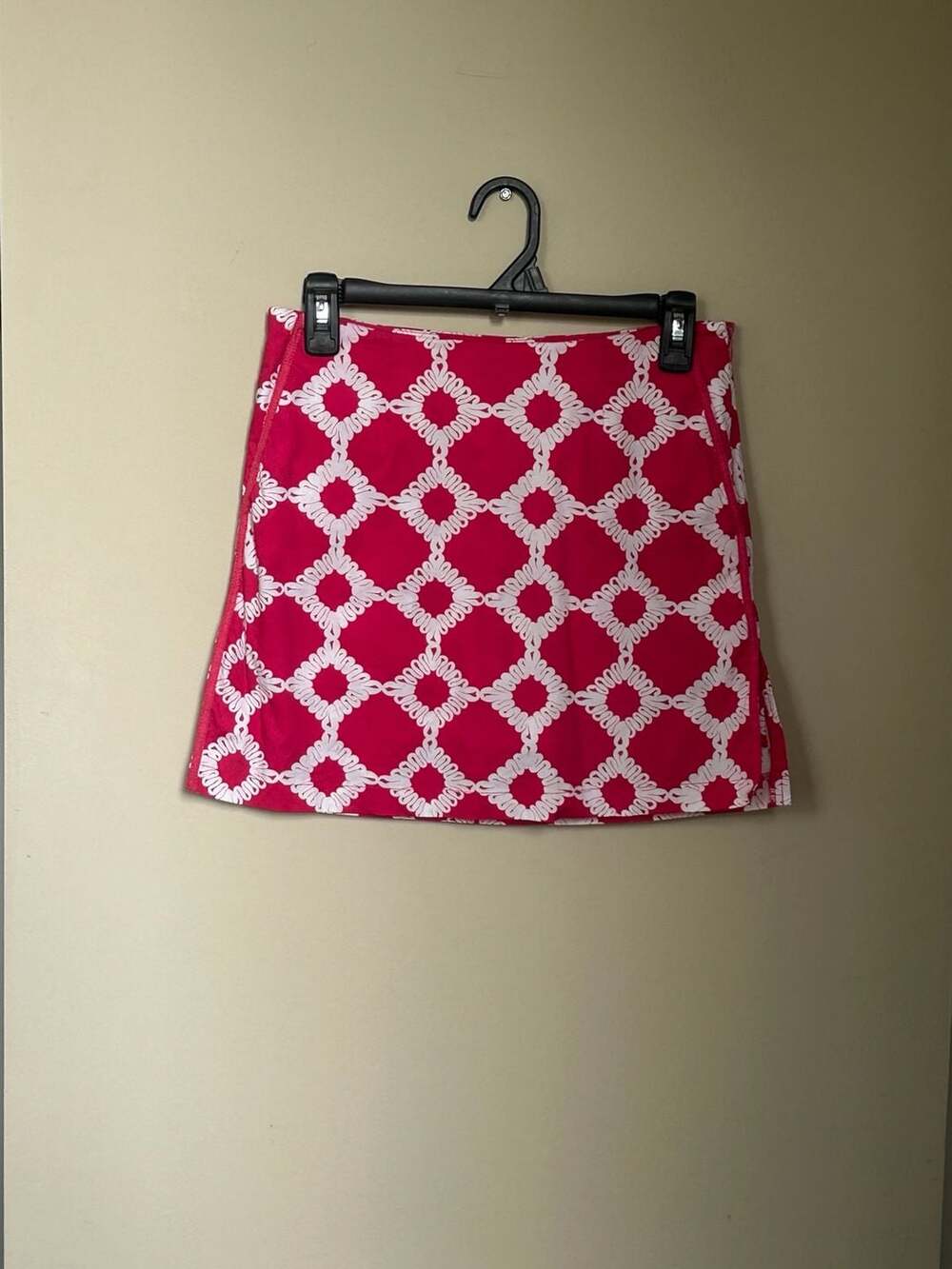 Golftini Hot Pink and White Diamond Geometric Pattern Golf Skort